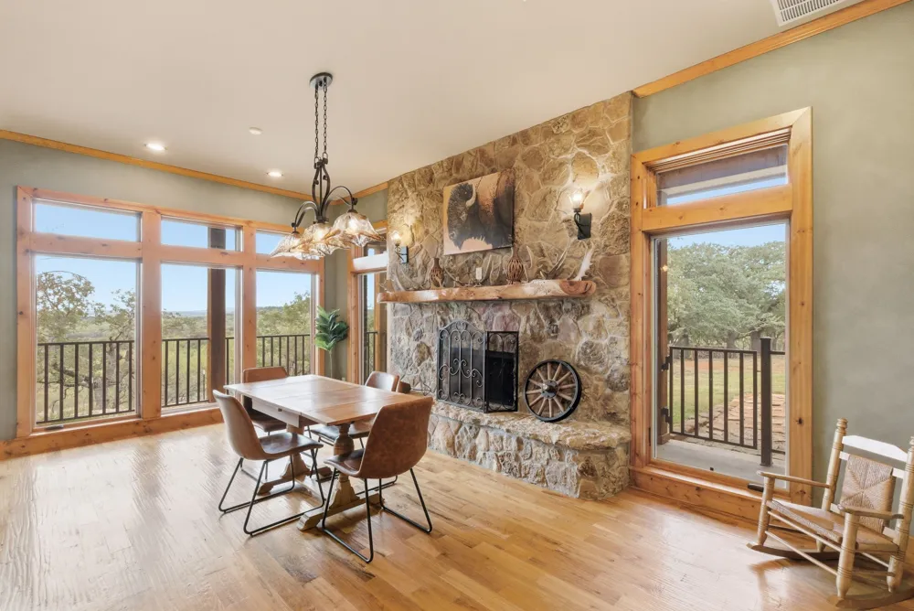 735 Gresham Lane Jacksboro, TX 76458