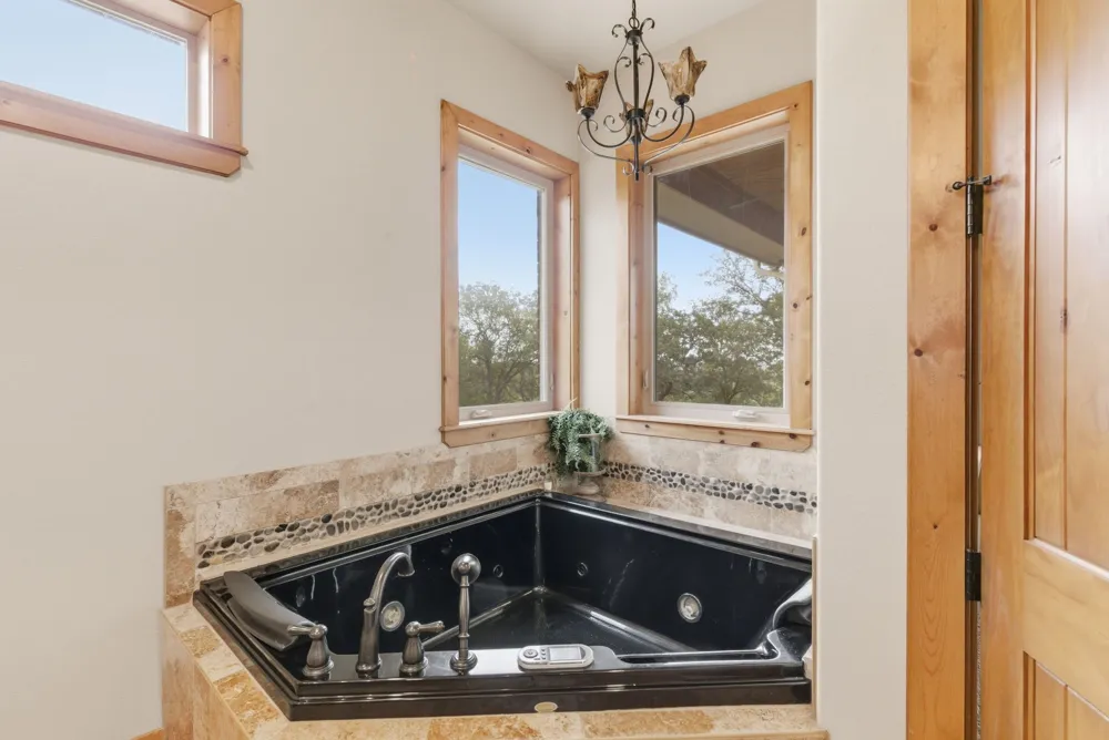 735 Gresham Lane Jacksboro, TX 76458
