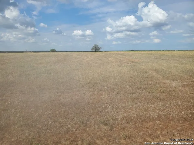 8035 County Road 2400 Moore, TX 78057