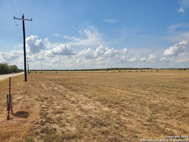 1044 County Road 1670 Moore, TX 78057