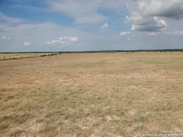 1044 County Road 1670 Moore, TX 78057