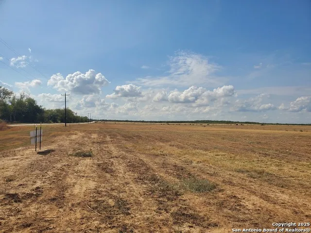 1044 County Road 1670 Moore, TX 78057