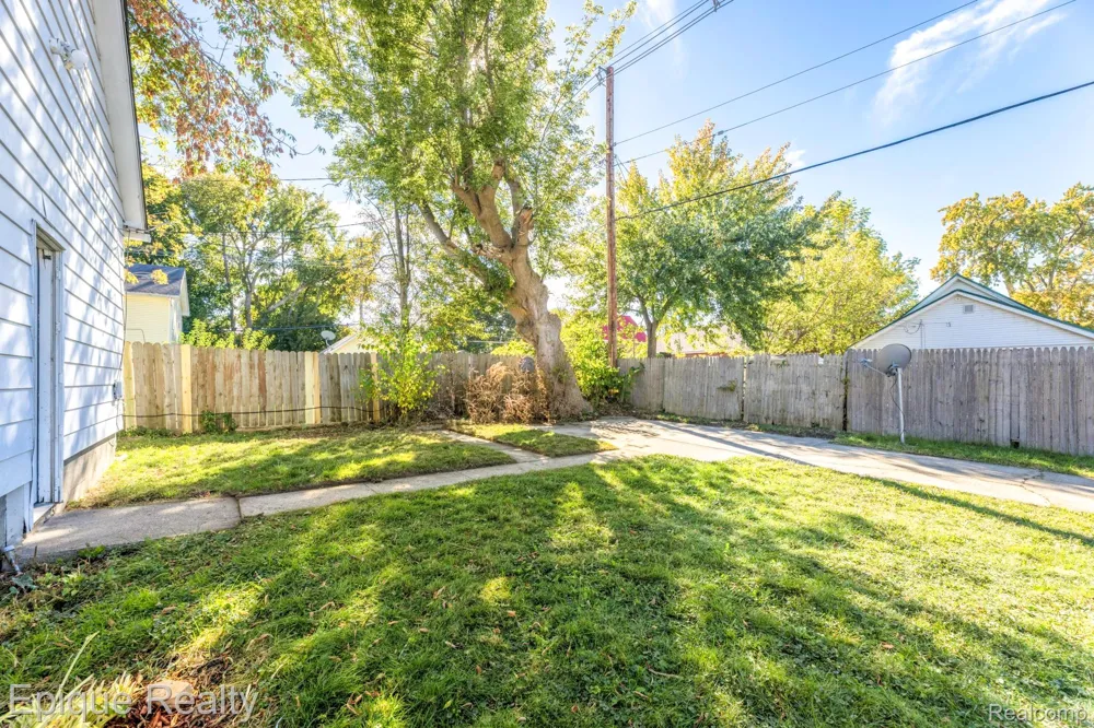1433 Poplar Street Port Huron City, MI 48060