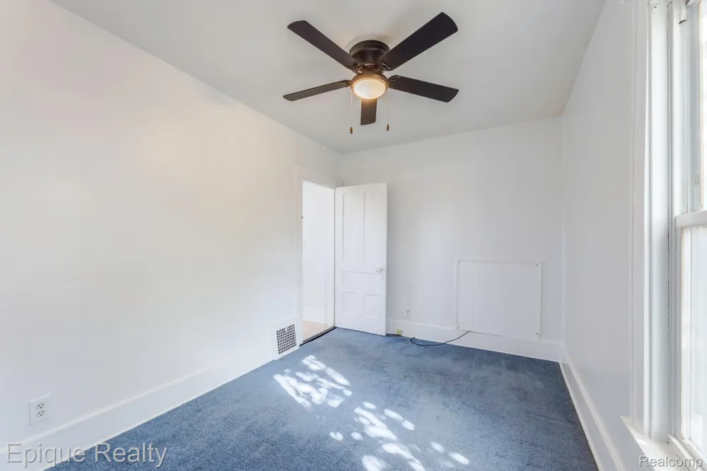1433 Poplar Street Port Huron City, MI 48060