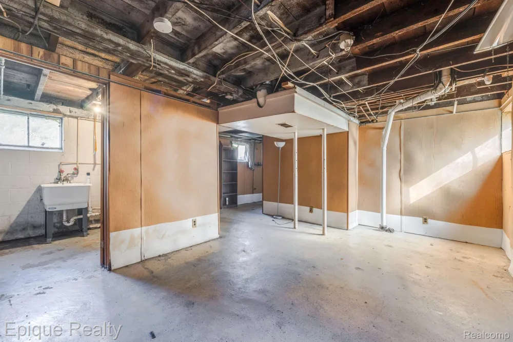 1433 Poplar Street Port Huron City, MI 48060