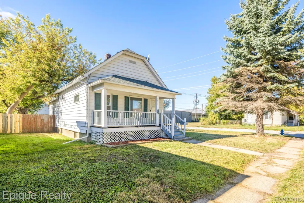 1433 Poplar Street Port Huron City, MI 48060