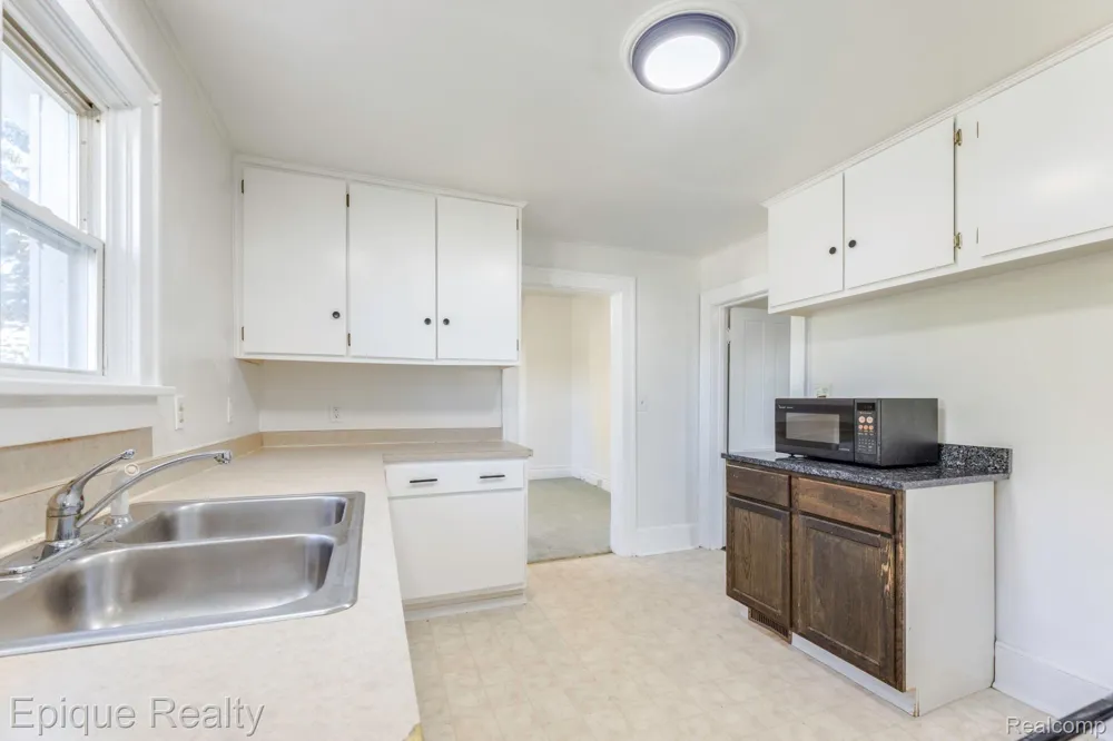1433 Poplar Street Port Huron City, MI 48060