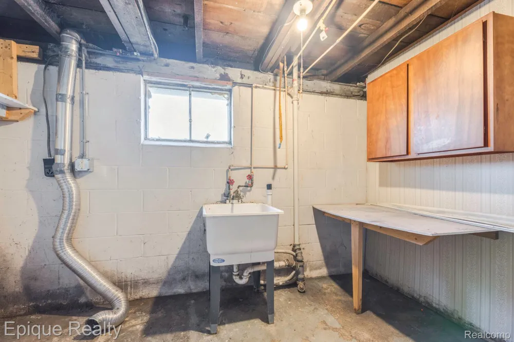 1433 Poplar Street Port Huron City, MI 48060