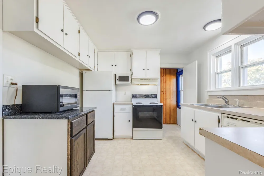 1433 Poplar Street Port Huron City, MI 48060