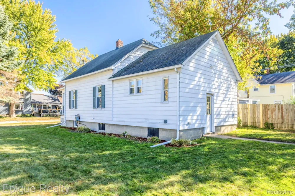 1433 Poplar Street Port Huron City, MI 48060