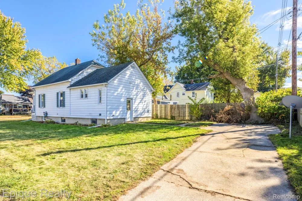 1433 Poplar Street Port Huron City, MI 48060