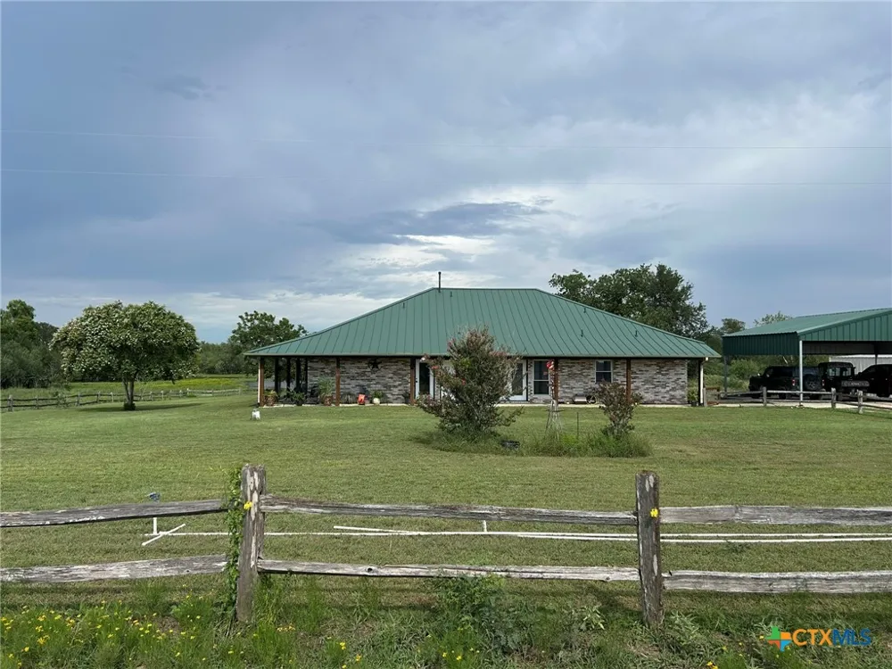 1912 Seminole Trail Dale, TX 78616
