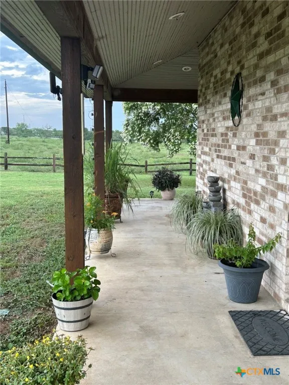 1912 Seminole Trail Dale, TX 78616