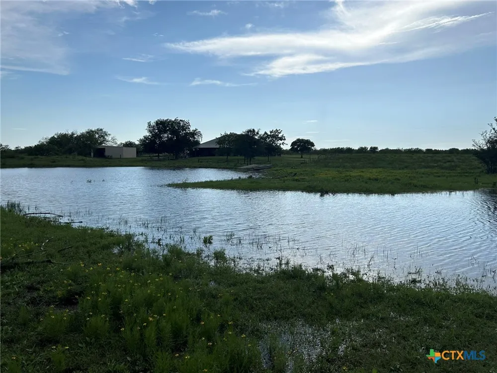 1912 Seminole Trail Dale, TX 78616