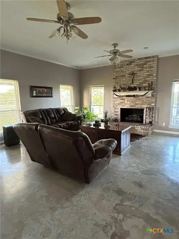 1912 Seminole Trail Dale, TX 78616