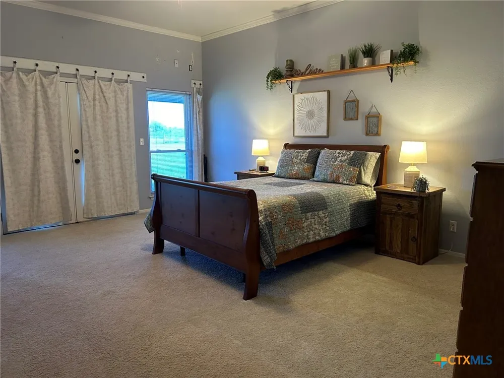 1912 Seminole Trail Dale, TX 78616