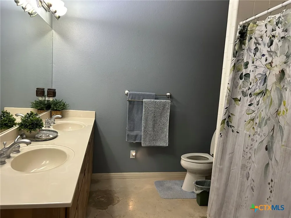 1912 Seminole Trail Dale, TX 78616