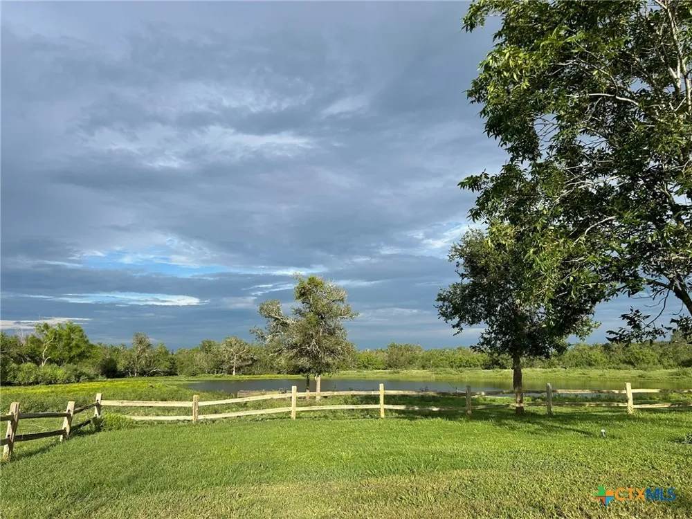 1912 Seminole Trail Dale, TX 78616
