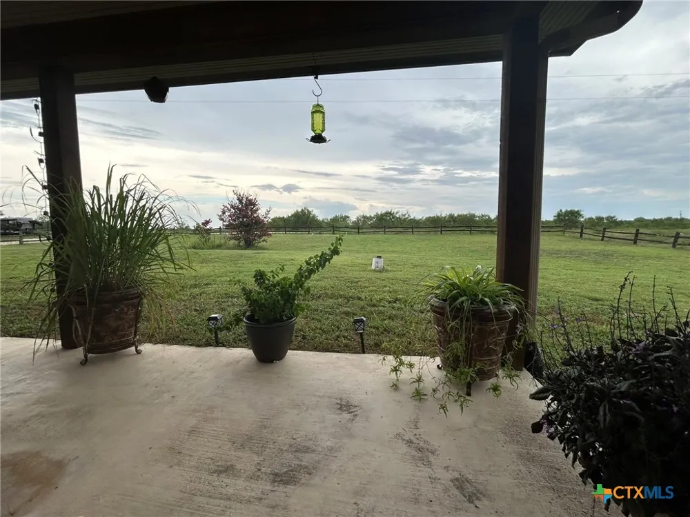 1912 Seminole Trail Dale, TX 78616