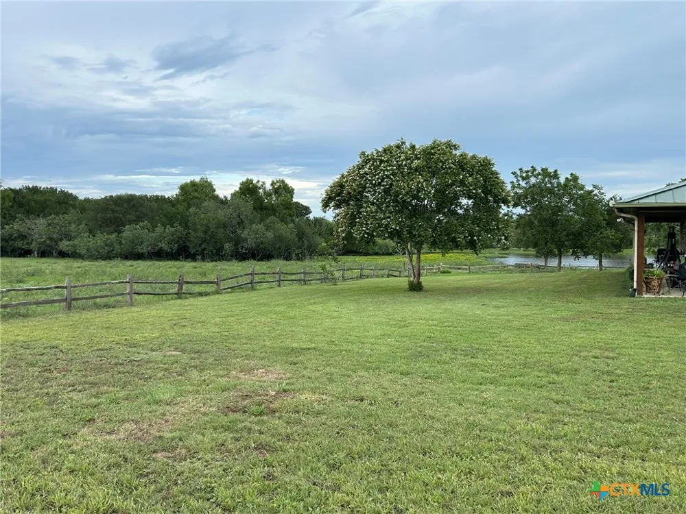1912 Seminole Trail Dale, TX 78616