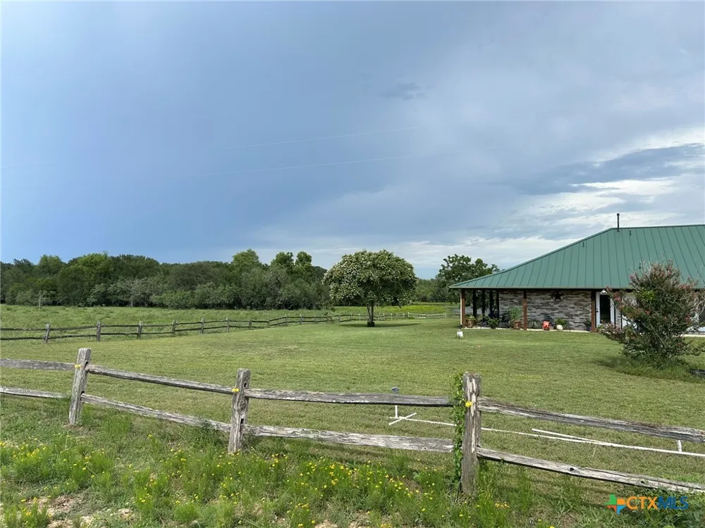 1912 Seminole Trail Dale, TX 78616