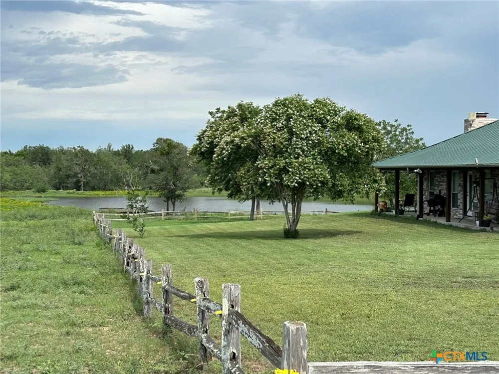 1912 Seminole Trail Dale, TX 78616