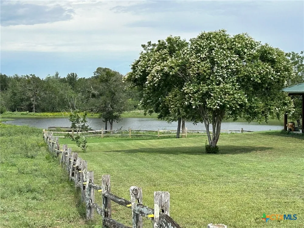 1912 Seminole Trail Dale, TX 78616