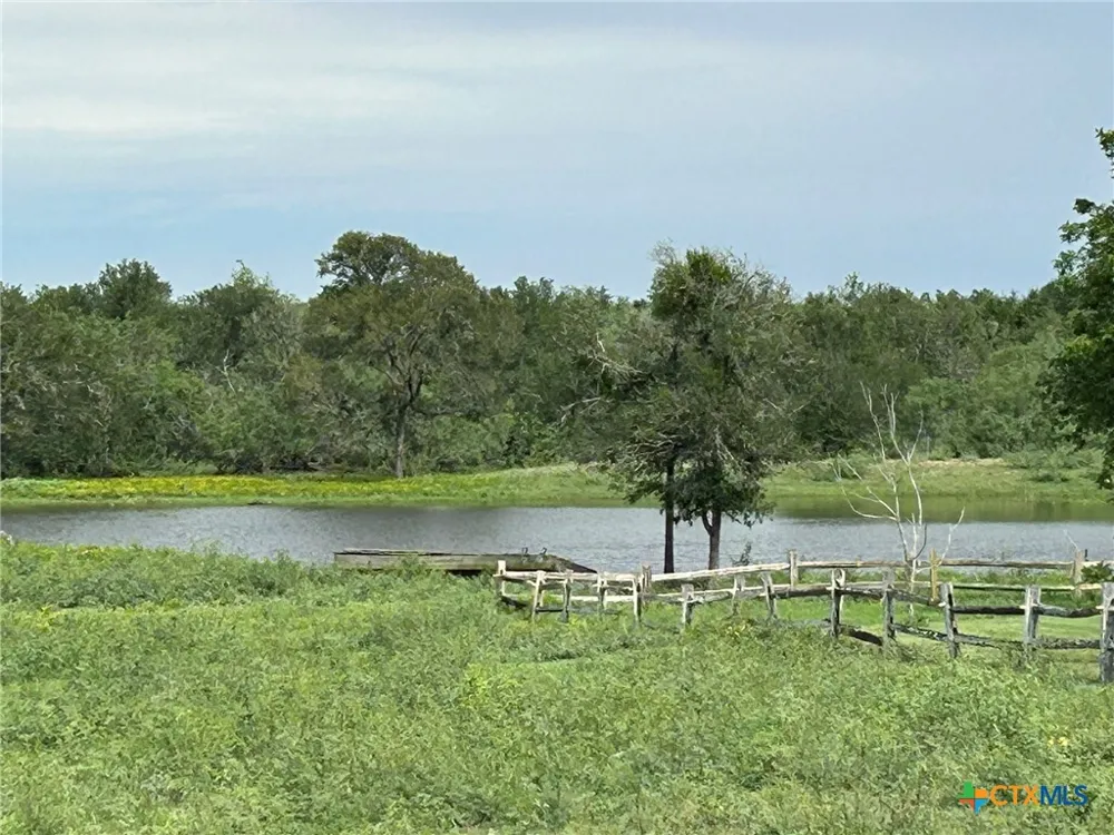1912 Seminole Trail Dale, TX 78616