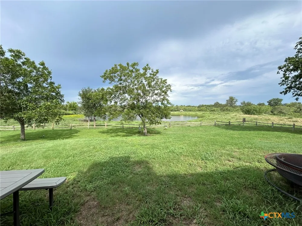 1912 Seminole Trail Dale, TX 78616