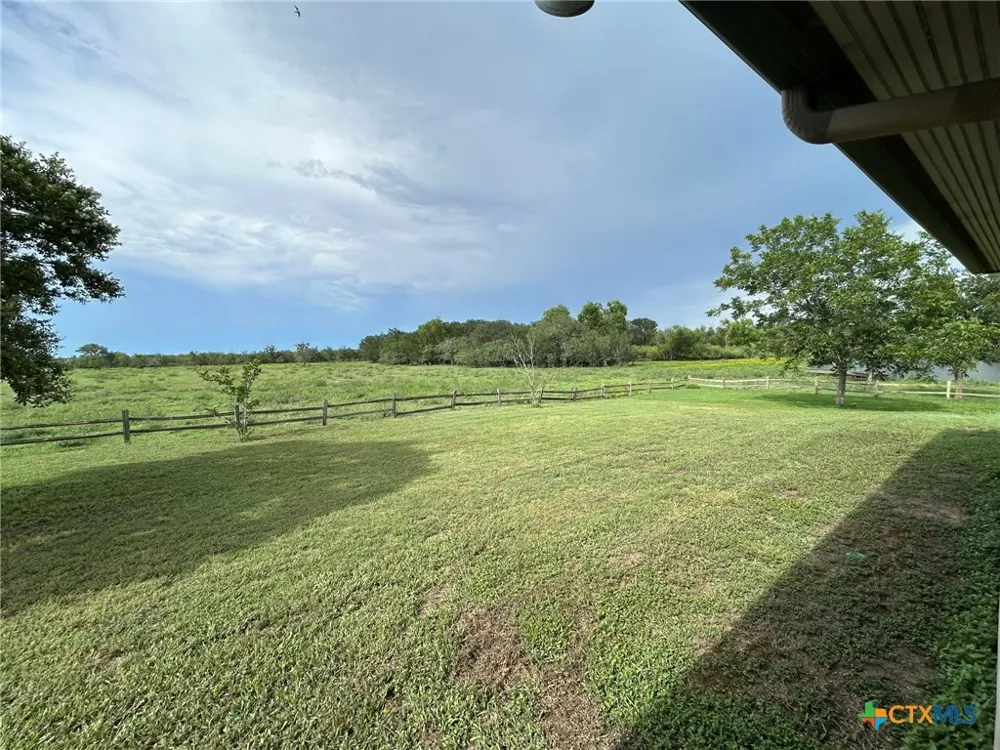 1912 Seminole Trail Dale, TX 78616