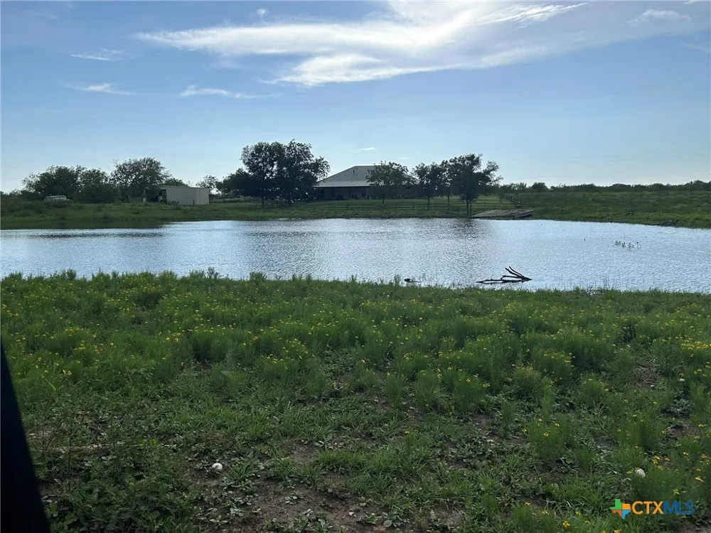 1912 Seminole Trail Dale, TX 78616
