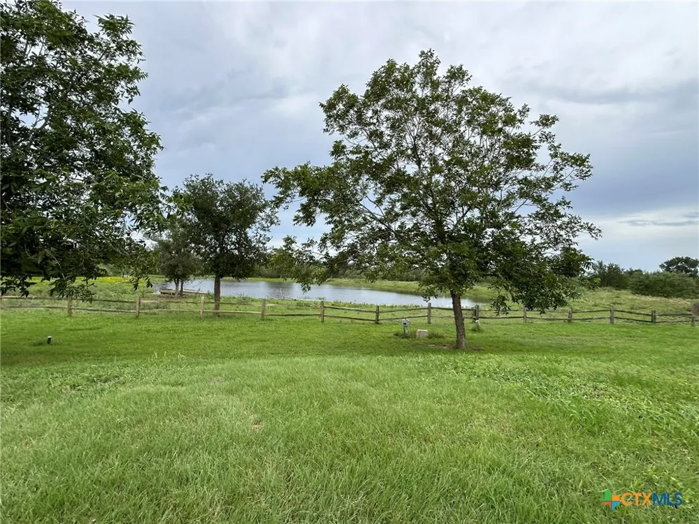 1912 Seminole Trail Dale, TX 78616