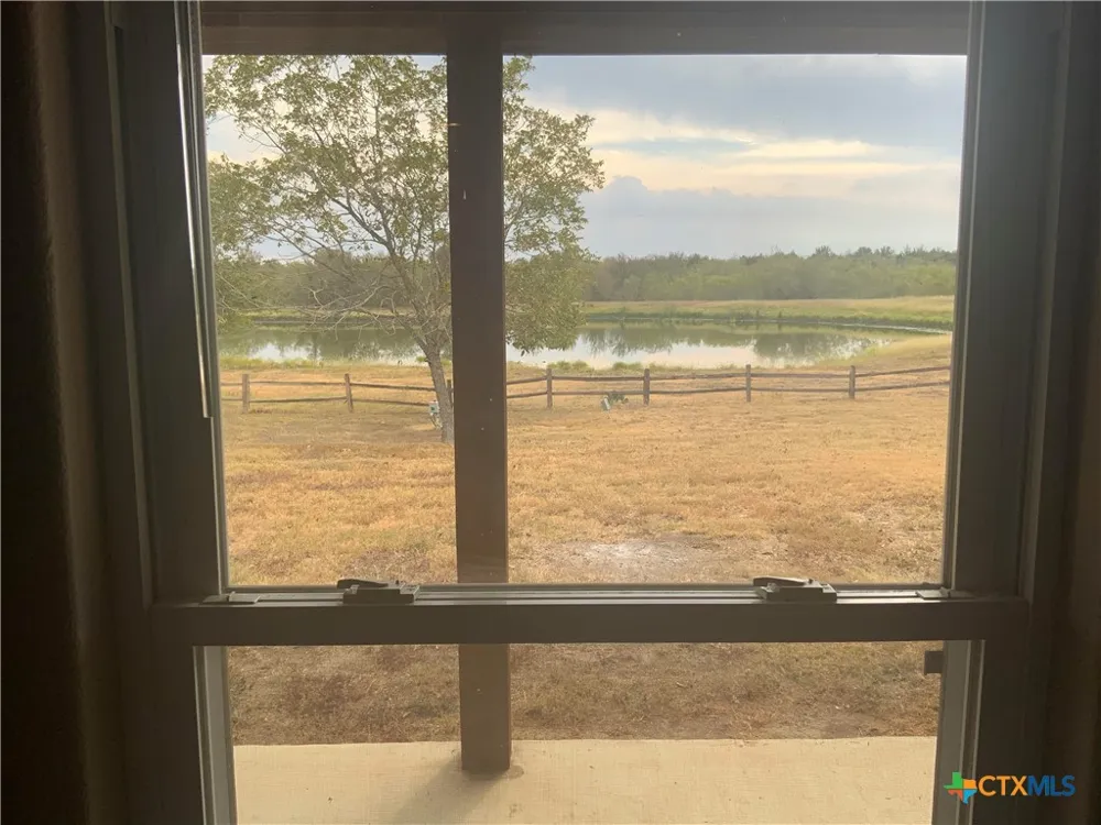 1912 Seminole Trail Dale, TX 78616