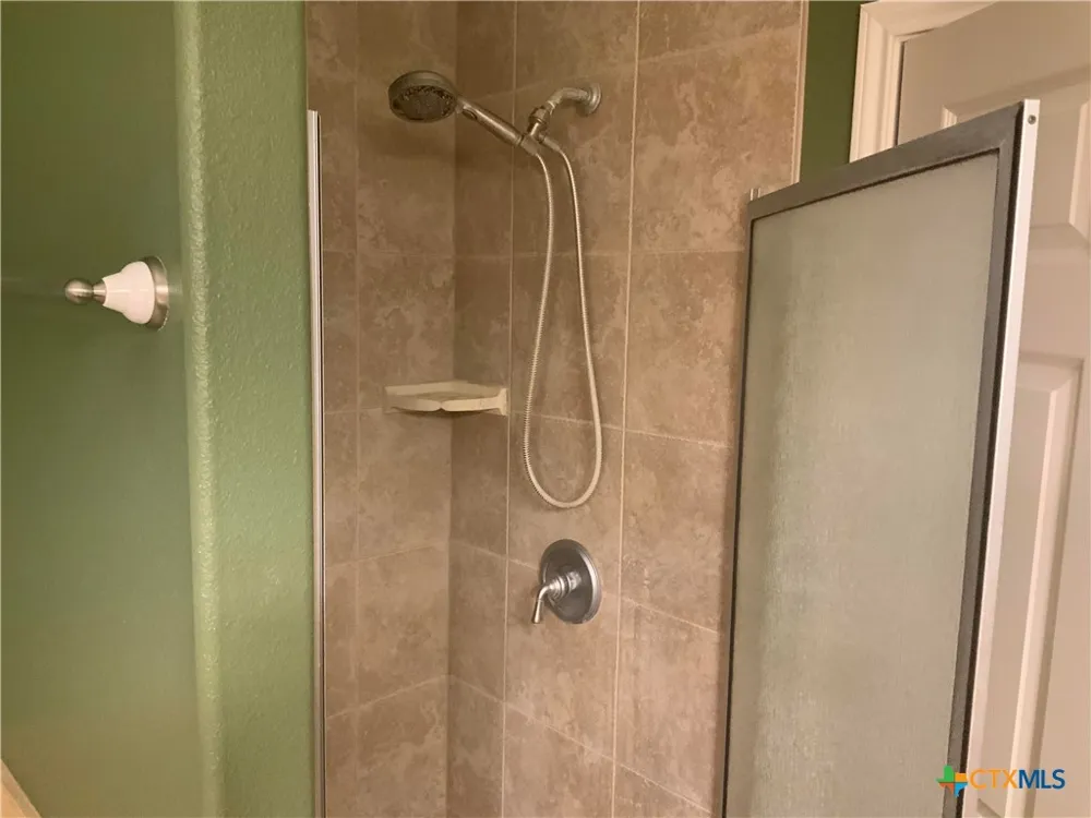 1912 Seminole Trail Dale, TX 78616