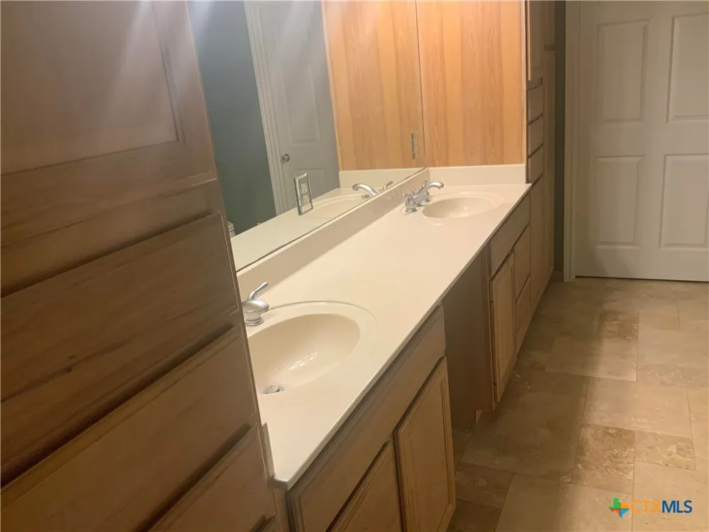 1912 Seminole Trail Dale, TX 78616