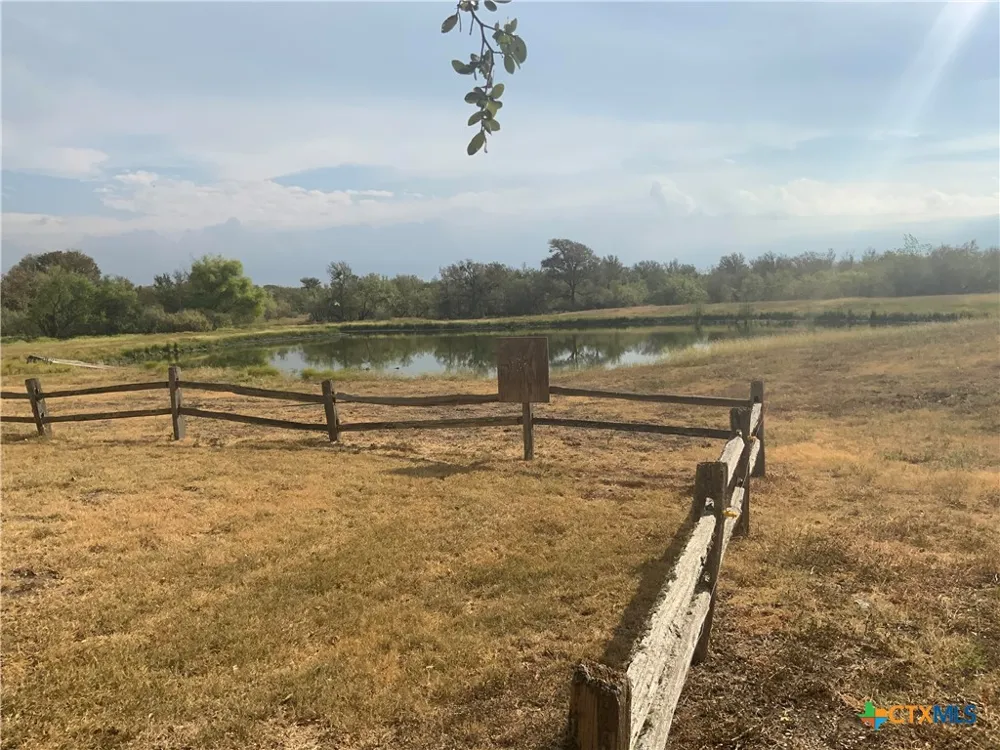 1912 Seminole Trail Dale, TX 78616