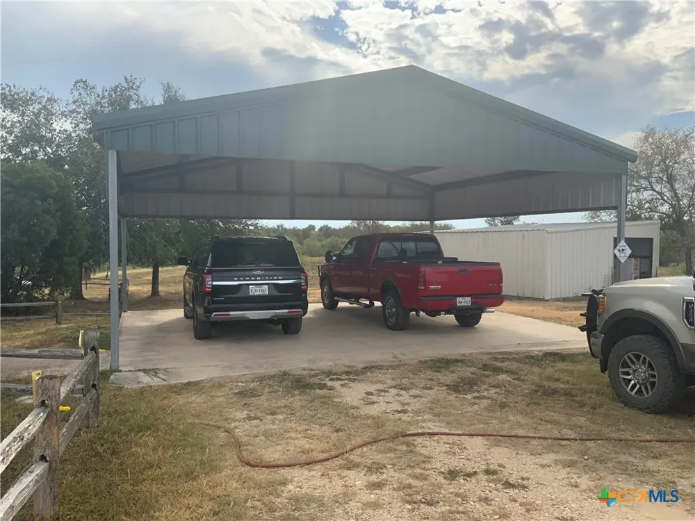 1912 Seminole Trail Dale, TX 78616