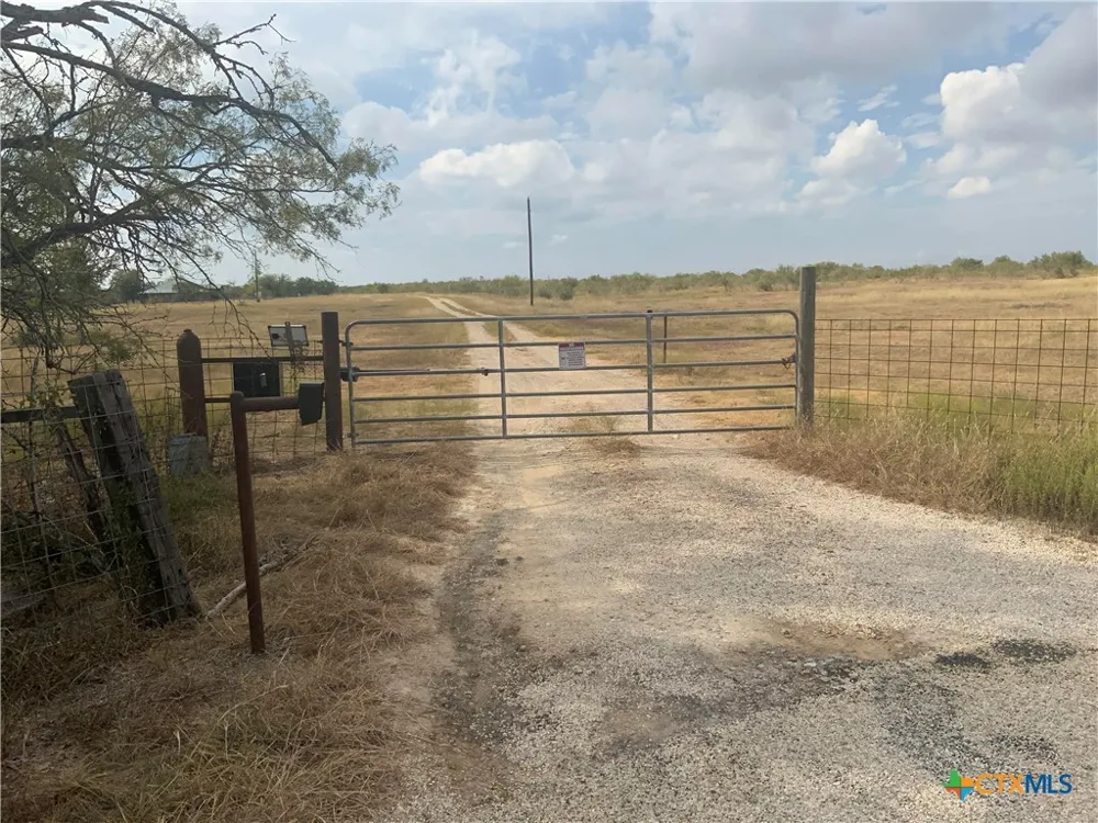 1912 Seminole Trail Dale, TX 78616
