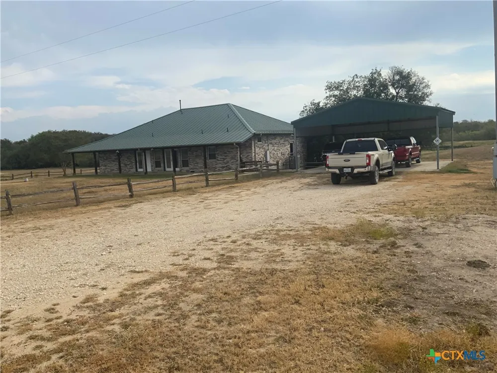 1912 Seminole Trail Dale, TX 78616