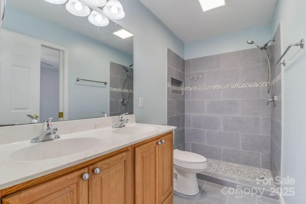 16 Aberdeen Drive Arden, NC 28704