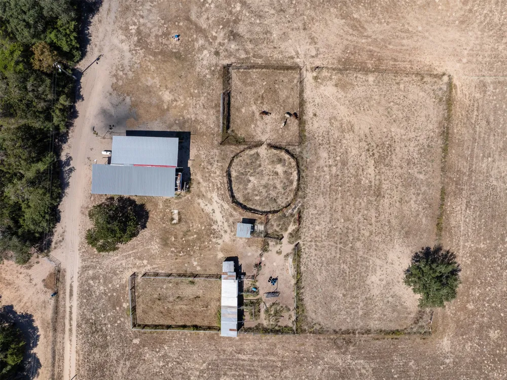 2135 Mule Creek Road Harwood, TX 78632