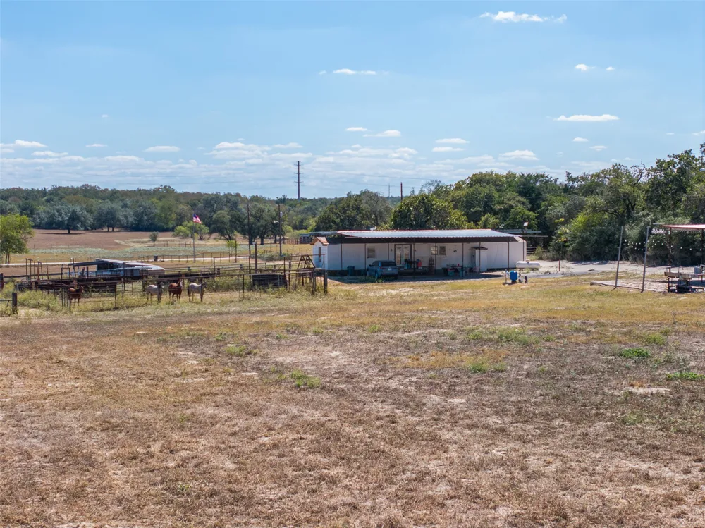 2135 Mule Creek Road Harwood, TX 78632