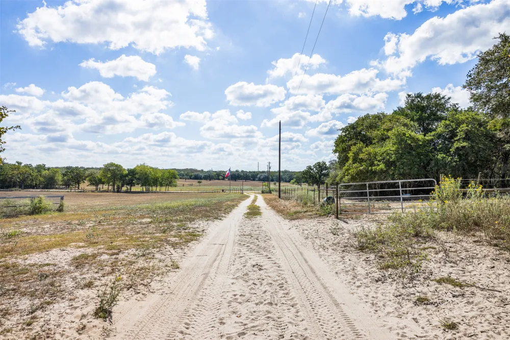 2135 Mule Creek Road Harwood, TX 78632