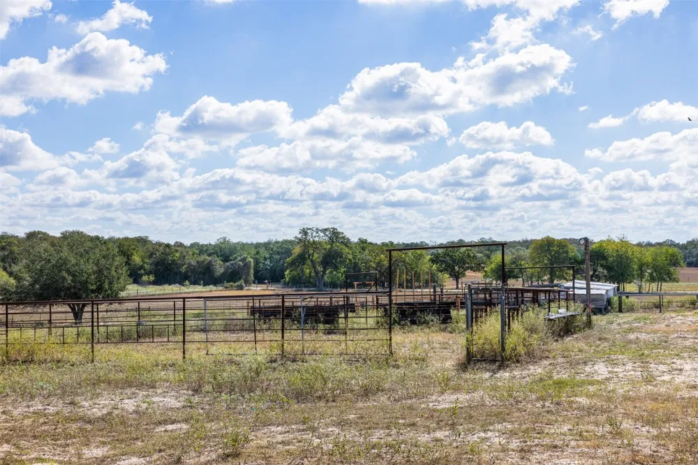 2135 Mule Creek Road Harwood, TX 78632
