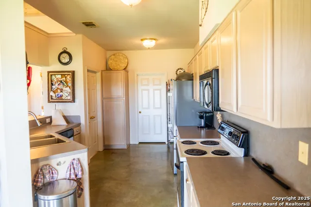 000 County Road 332 Runge, TX 78151