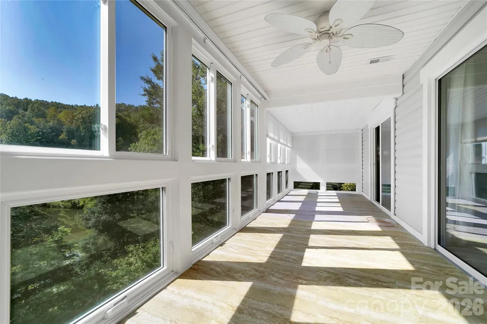 110 Lakeview Court Brevard, NC 28712