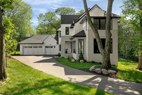 260 Eastwood Court