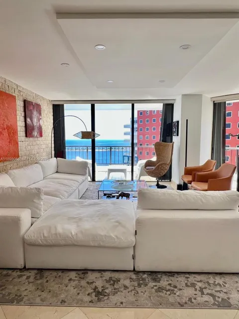 1581 Brickell Ave #2005