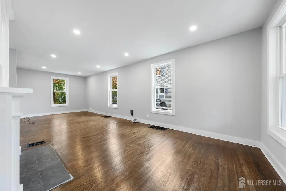 66 Leigh Street Clinton Town, NJ 08809