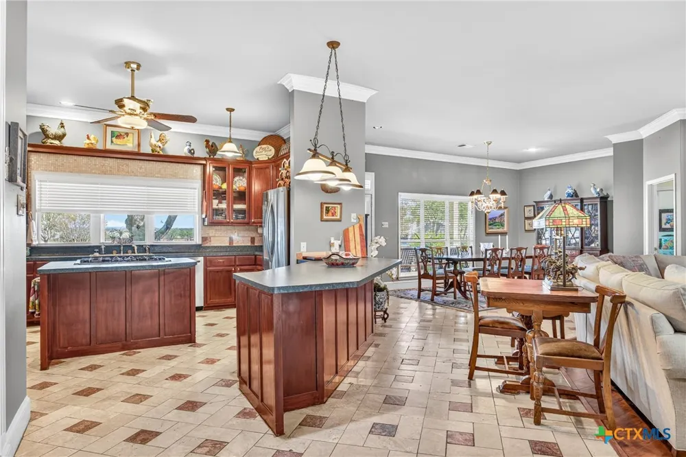672 County Road 447 Waelder, TX 78959